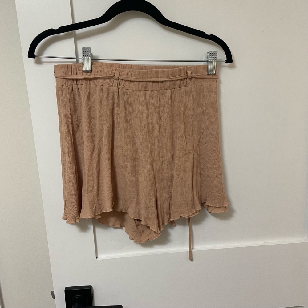 Light versatile shorts